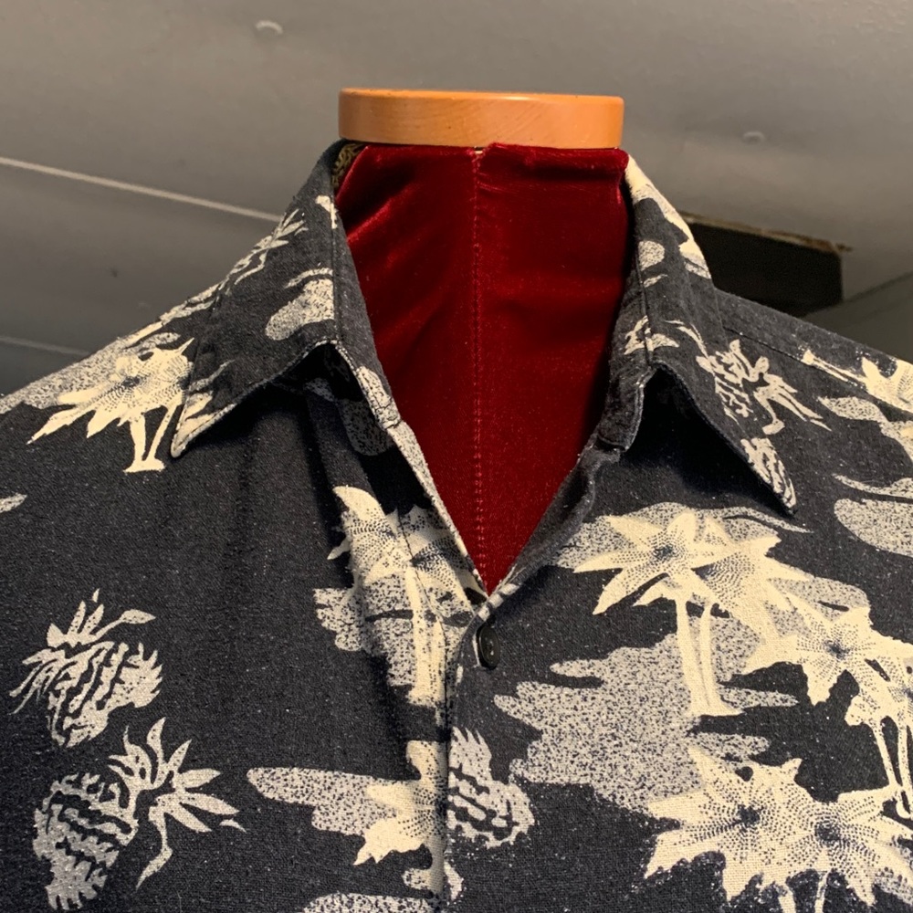 Washable Silk Men's Black and White Hawaiian Shirt - Picture 3 of 7